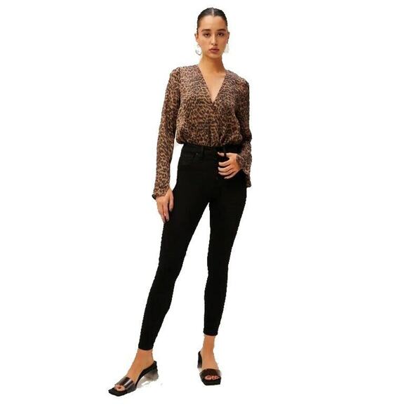 Good American Women Leopard Viscose Flowing Faux Wrap Thong Bodysuit Size 0 (XS) - Picture 4 of 5